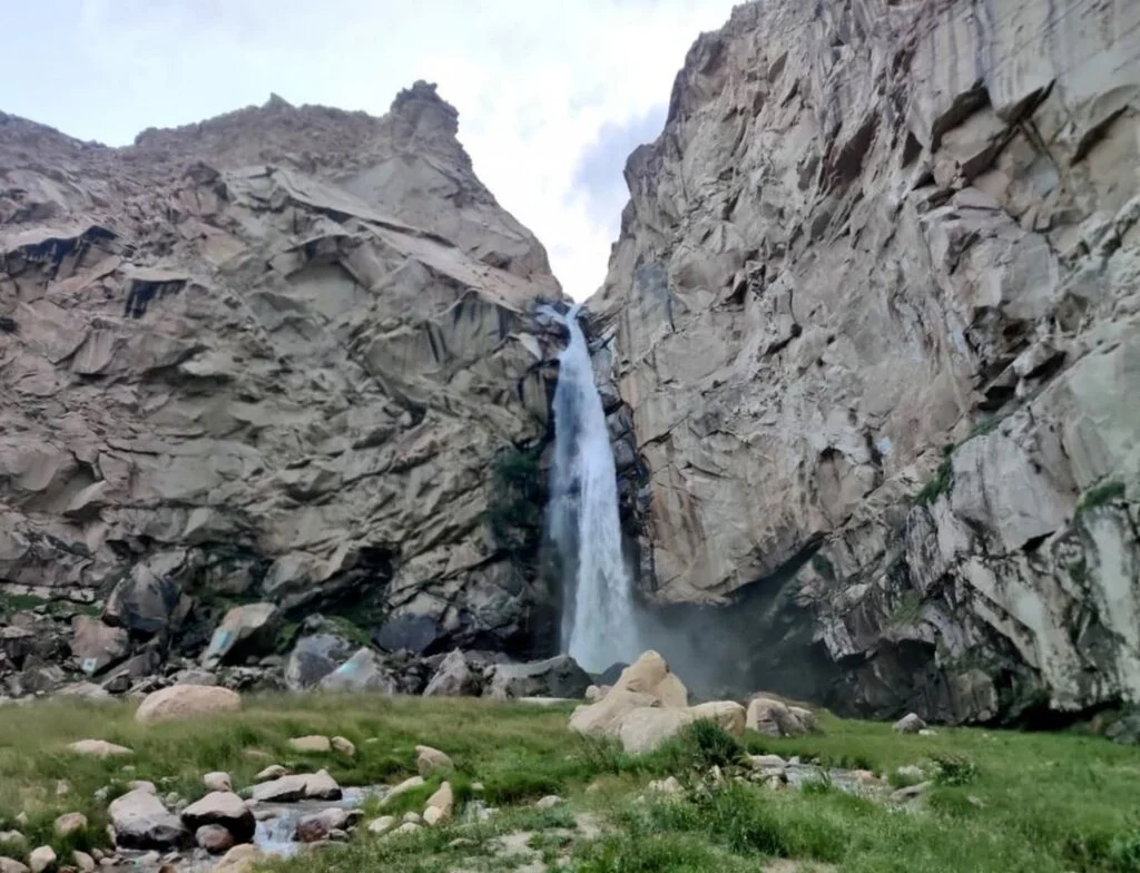 Khamosh Waterfall, The Silent Waterfall of Hamzigon